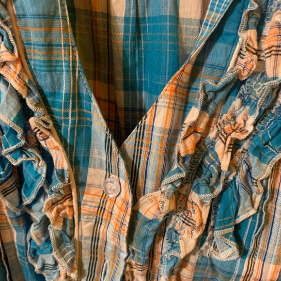 Women’s short sleeved pleated and fitted blouse. Size L fits small - Picture 4 of 5